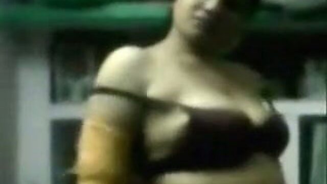 Chubby ugly Indian bitch flashes her saggy natural titties on cam
