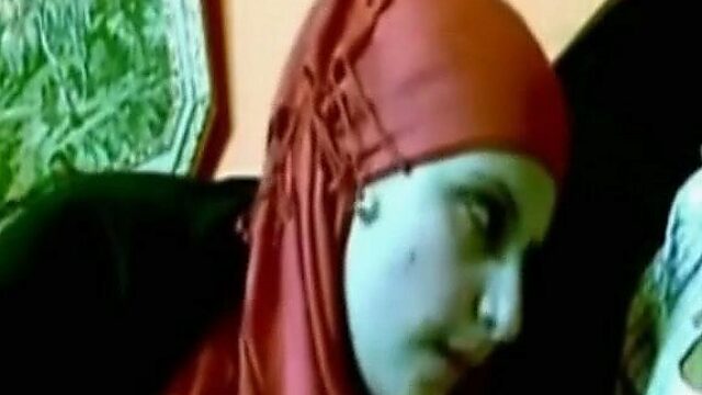 Kinky chick in red hijab knows how to give a proper BJ