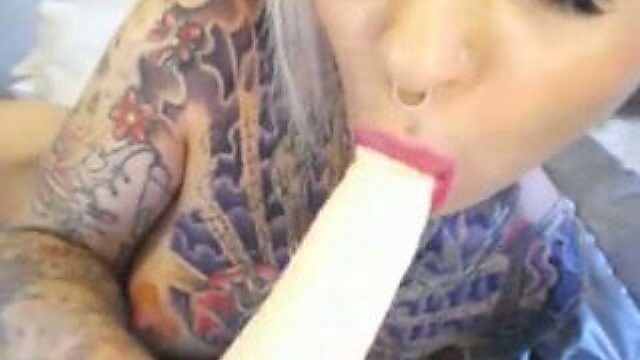 Facially attractive emo camgirl fucks her love holes with her dildo