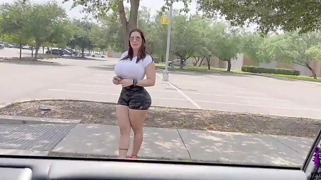 Bitch with big ass sucks stranger's dick and fucks at the backseat