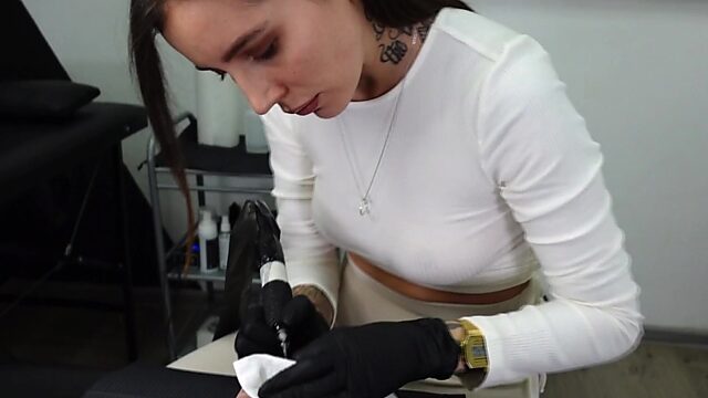 Russian tattoo master deserves creampie - Amateur Porn