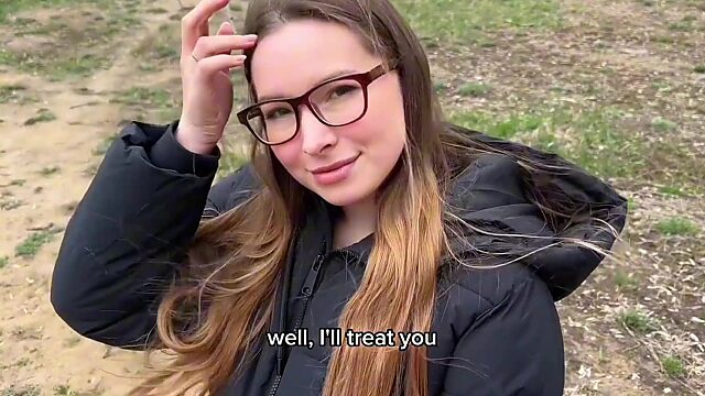 Amateur Blonde With Glasses Gets Passionate Homemade Hardcore Bang