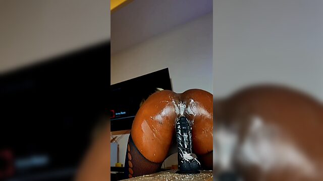 Ebony Blonde's Amateur Solo Squirt Sensation