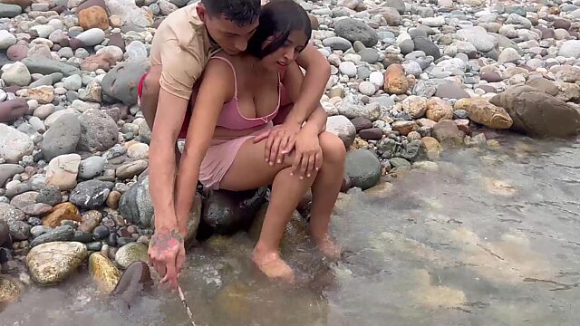 buxom Latina hooks up with stranger by the River